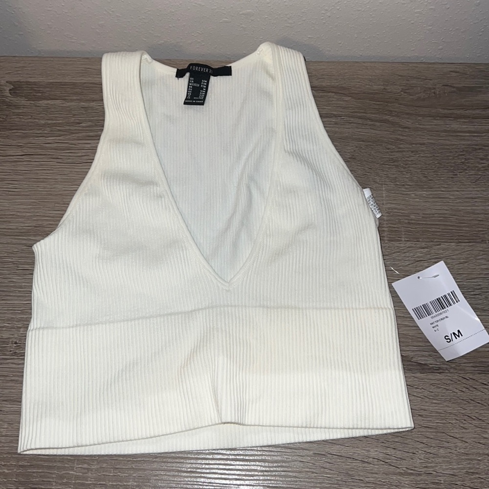 Ribbed plunge crop tank 🤍